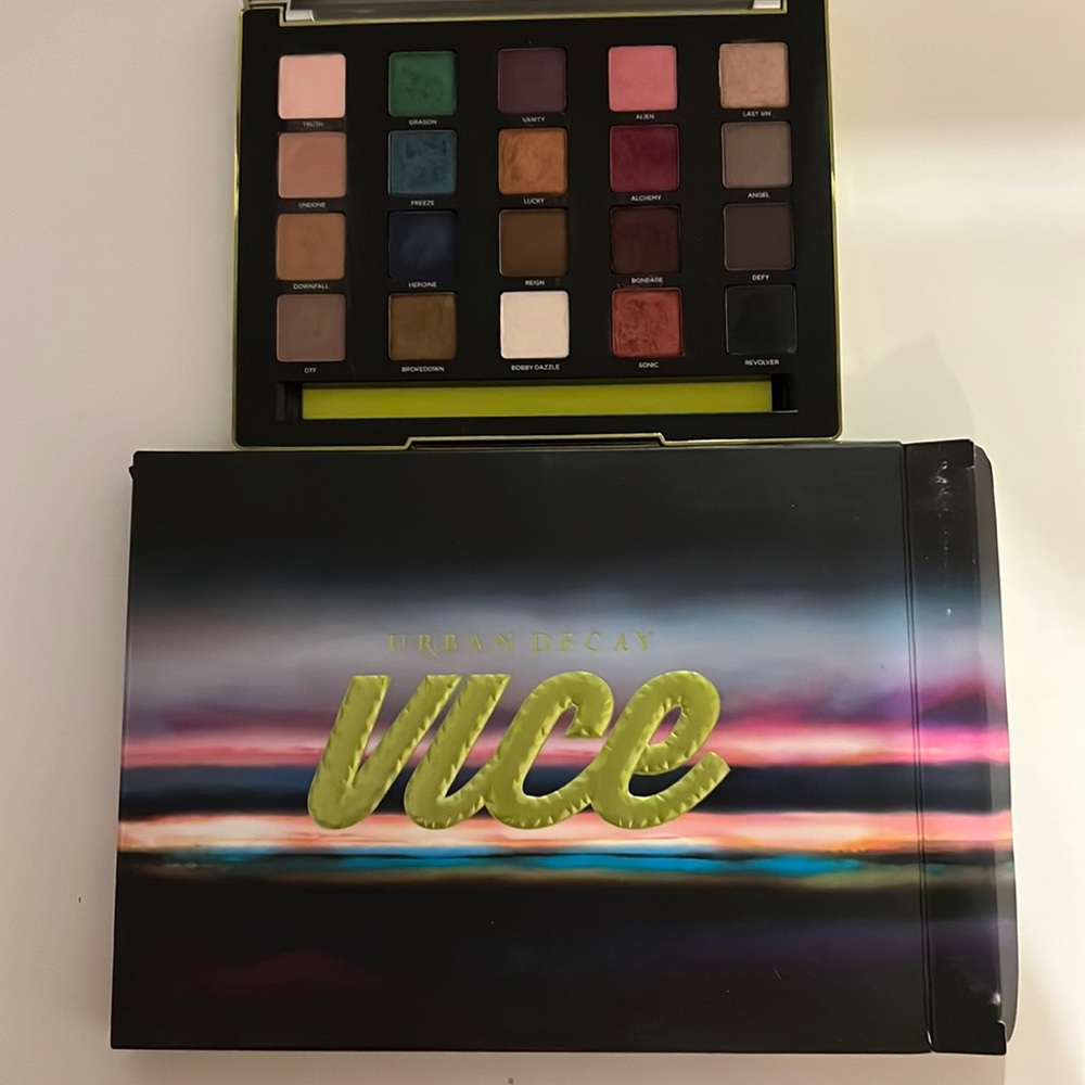 Urban Decay vice eyeshadow palette